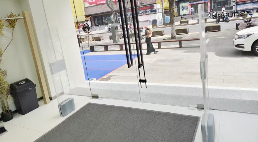 ความถี่คู่ AM&RFID: การรักษาความปลอดภัยอัจฉริยะสำหรับอุตสาหกรรมค้าปลีกเสื้อผ้า