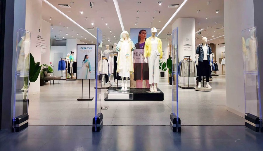 โซลูชัน EAS ของ Li Fangmei Technology ช่วยให้แบรนด์เสื้อผ้าลดการสูญเสียและเพิ่มประสิทธิภาพ ระยะการตรวจจับฮาร์ดแท็กสามารถเข้าถึง 3.0 เมตร